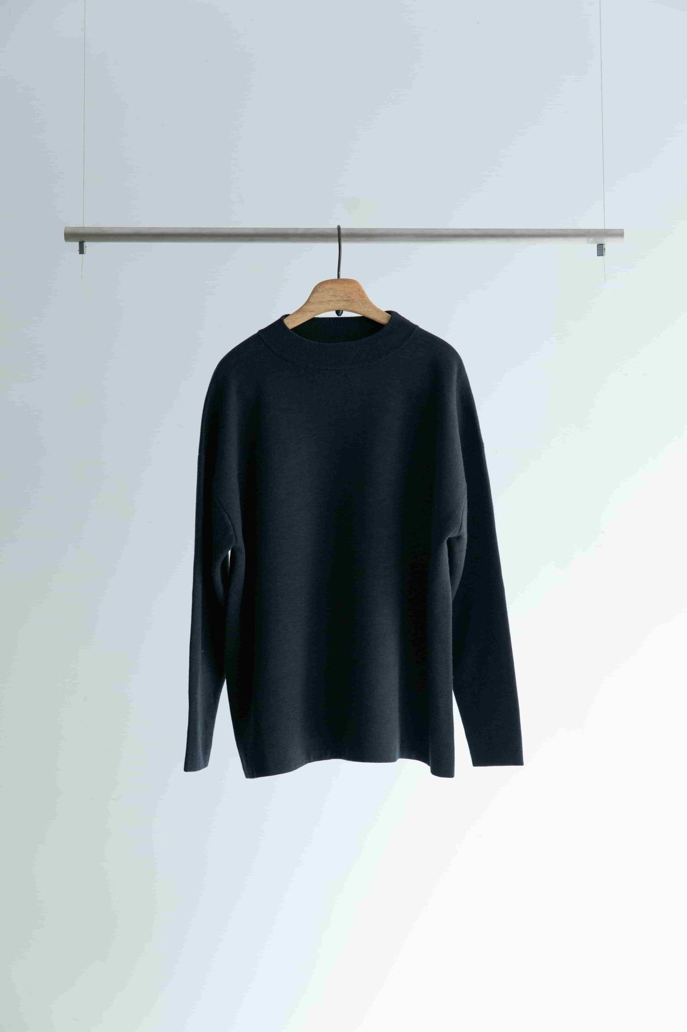 SMOOTH MOCK NECK PULL OVER